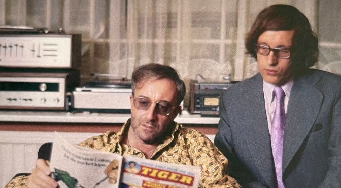 COMiC BOOK HERO: BARRiE TOMLiNSON BOOK REViEW